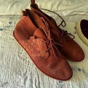 Women’s 7.5 chukka boot